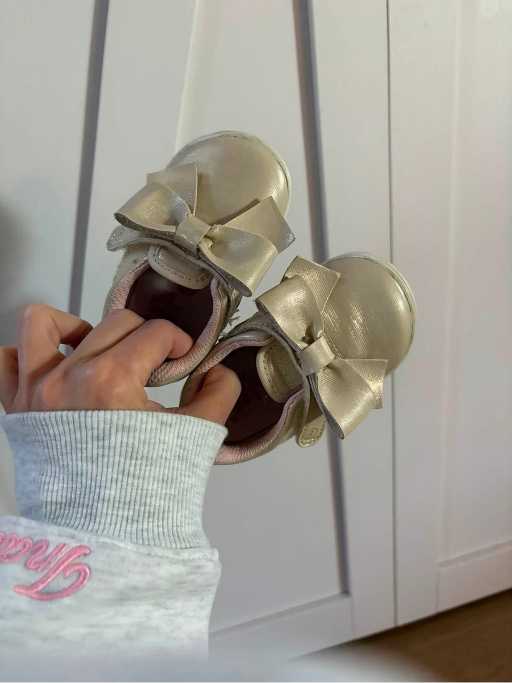 Stride Rite Metallic Cream Bow Mary Jane Shoes
